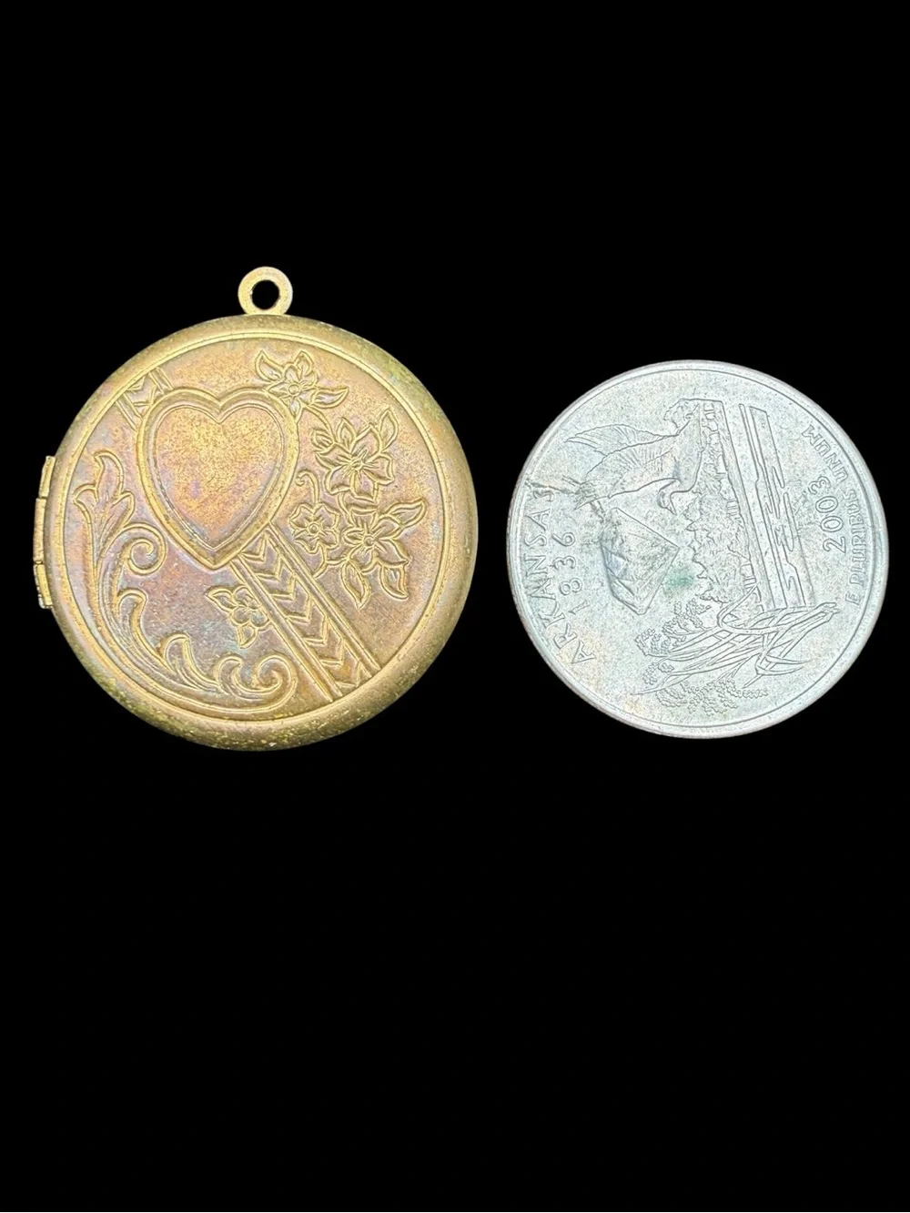 Vintage Round Cutout Locket Pendant Gold-tone - Picture 6 of 6